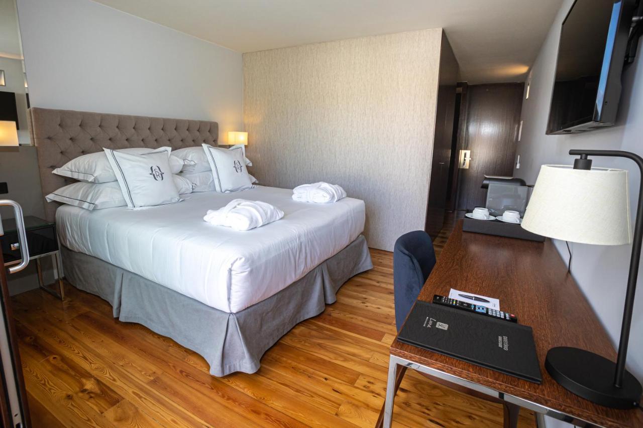 Solar Do Requeijo By Luna Hotels & Resorts Arcos de Valdevez Bagian luar foto A room at the hotel